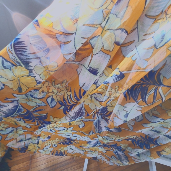 Lovely bathing suit cover up - Picture 3 of 3